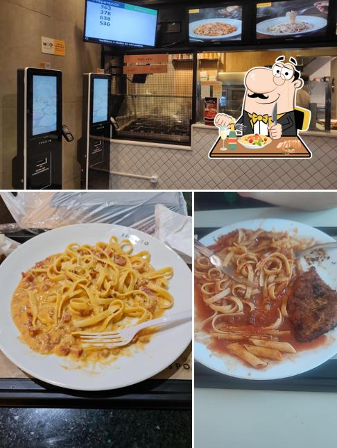 Entre diversos coisas, comida e interior podem ser encontrados no Spoleto