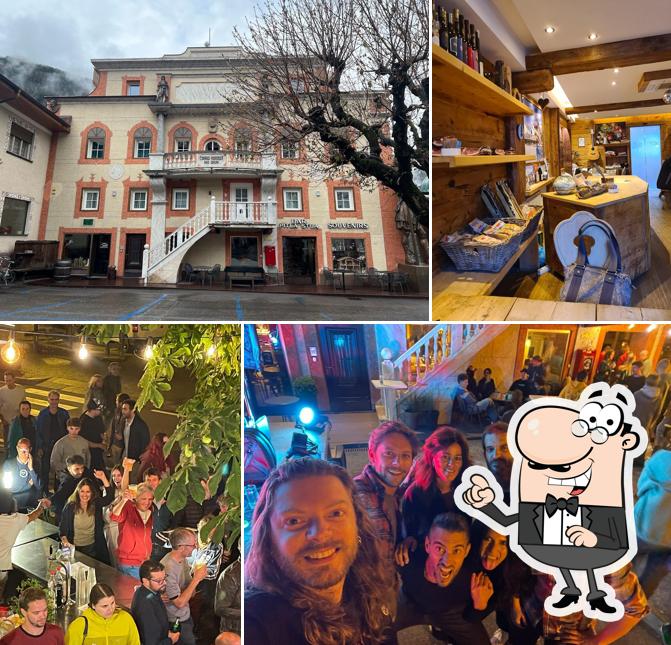 Siediti a un tavolo di Pitla Stua