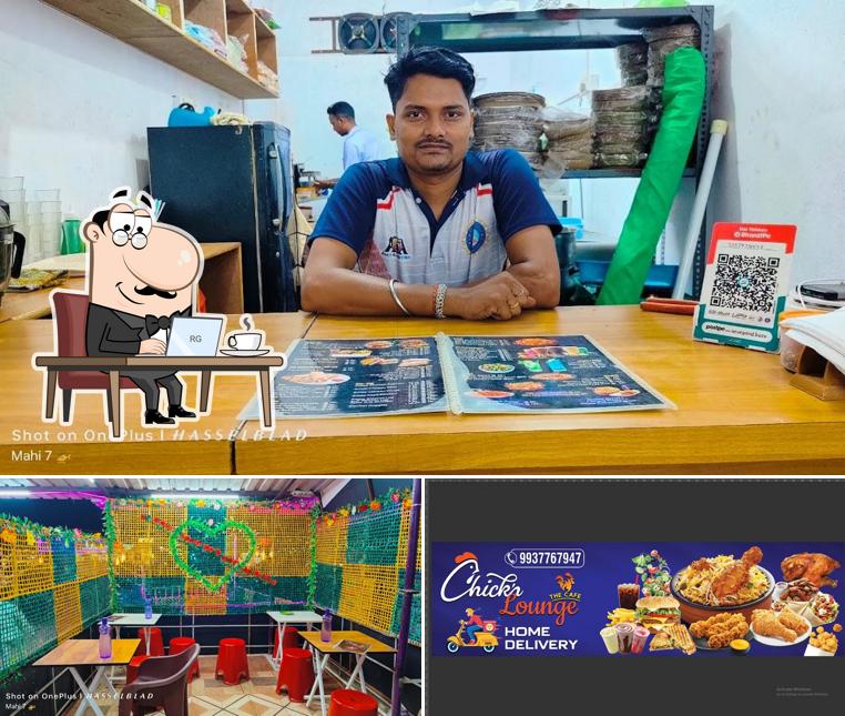 The image of Chiken lounge-The cafe’s interior and food
