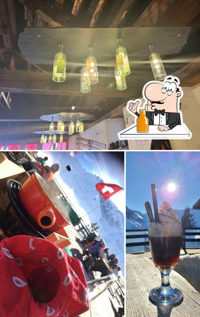 Goditi qualcosa da bere a Munggä Hütte Elm