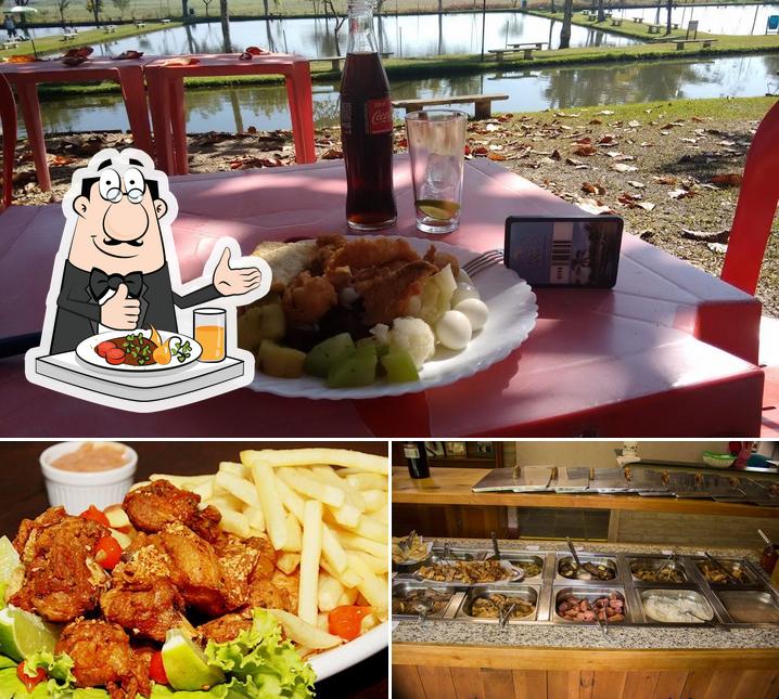 A comida e bebida do restaurante