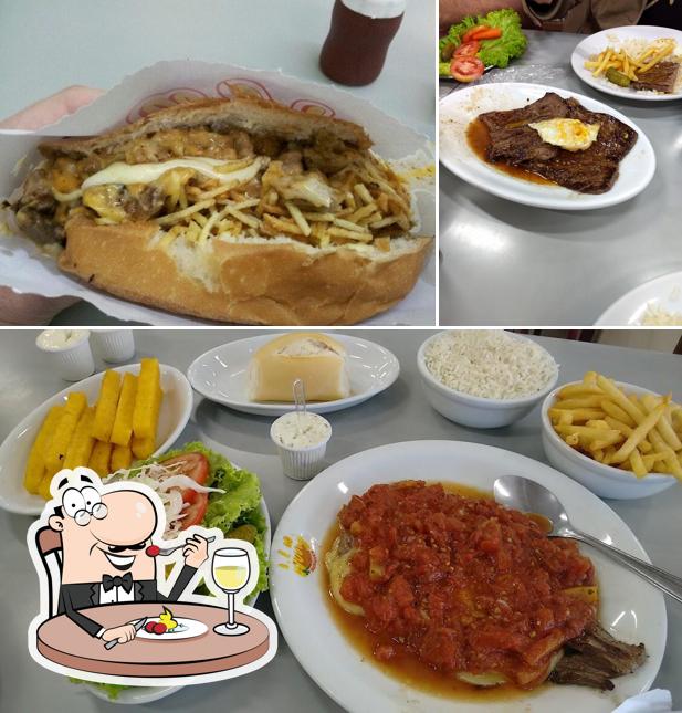 Platos en Wolly Burguer Kayser