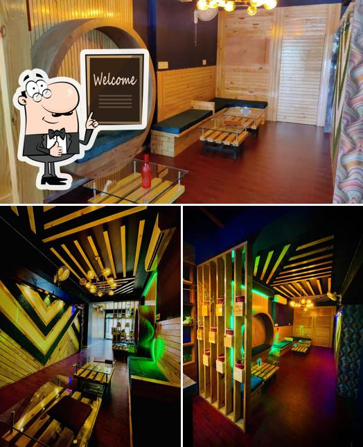 See this picture of Cafe The Crown