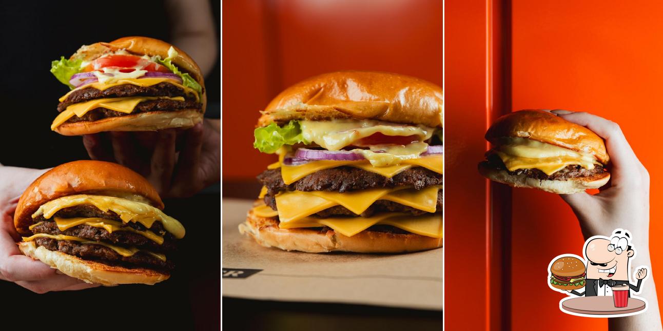 Peça um dos hambúrgueres servidos no BJ SMASHED BURGER JUNDIAÍ