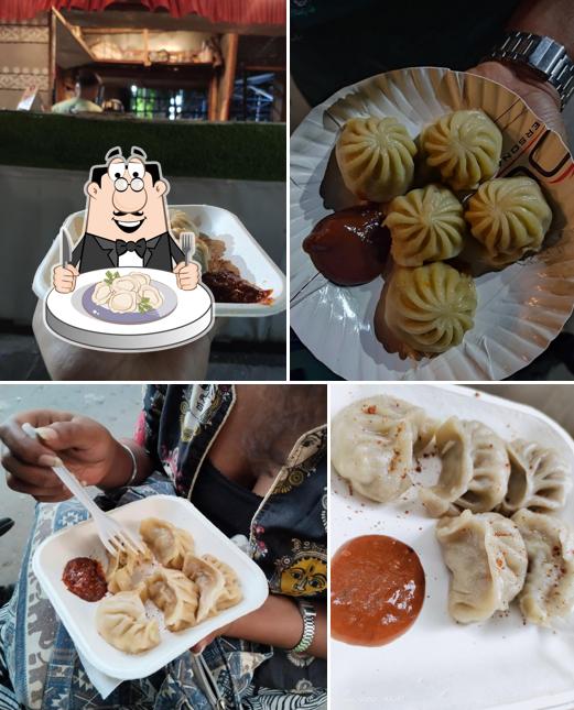 Dumplings at BAUNDULE CALCUTTA KUMARTULI