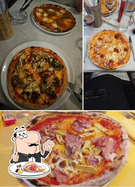 Ordina tra le svariate varianti di pizza