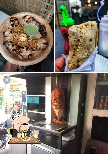 The photo of HUNGRY KITCHEN FAMILY RESTAURENT & SHAWARMA BITES’s food and interior