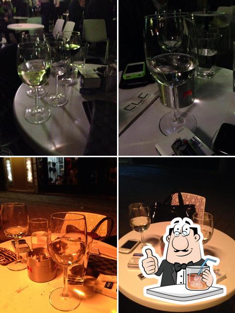 Prenditi un drink dal menu