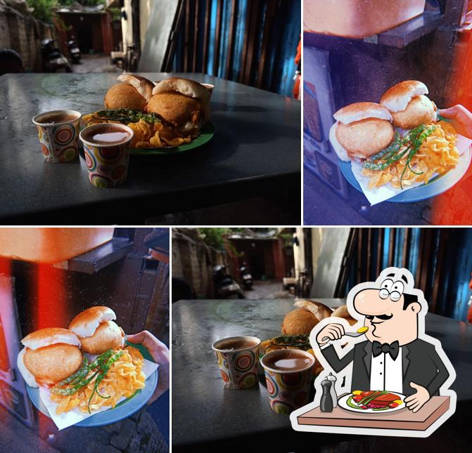 Vada pav at Patil Vadewale