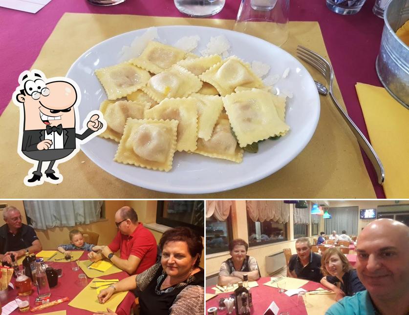 La immagine di interni e cibo da SAN ROCCO