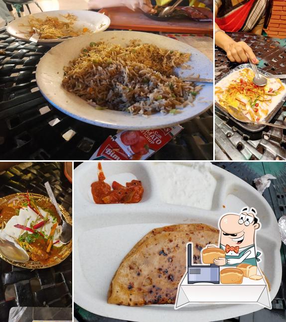 Garlic bread at Ambarsari food street