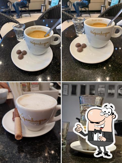 Sente em uma das mesas no Kopenhagen Maia