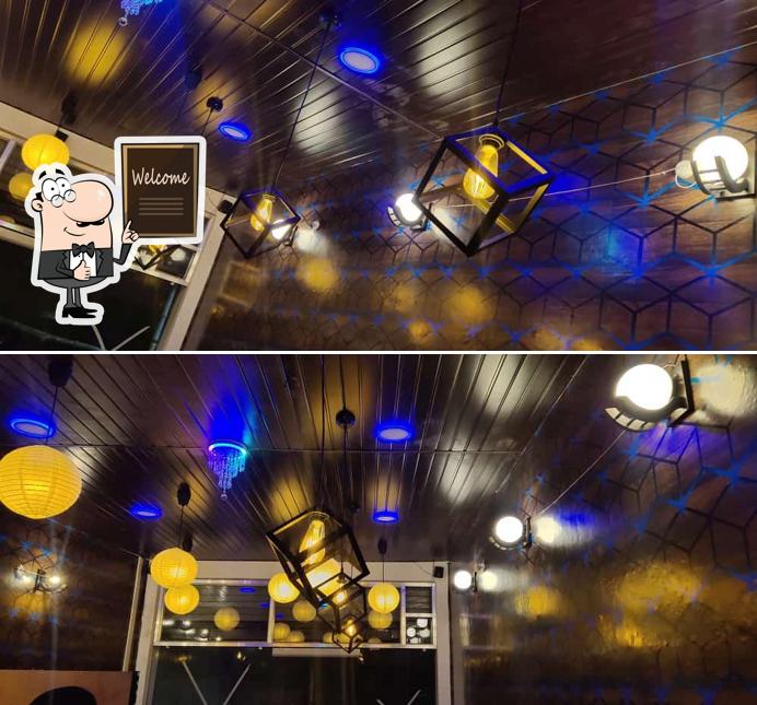 V Square Club And Restaurant