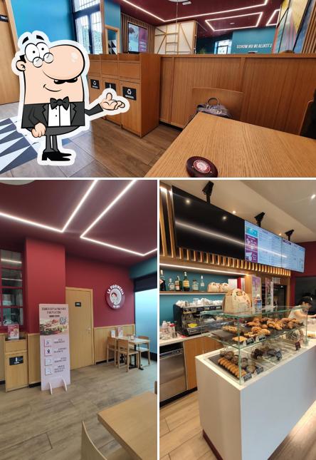 Siediti a un tavolo di La Piadineria