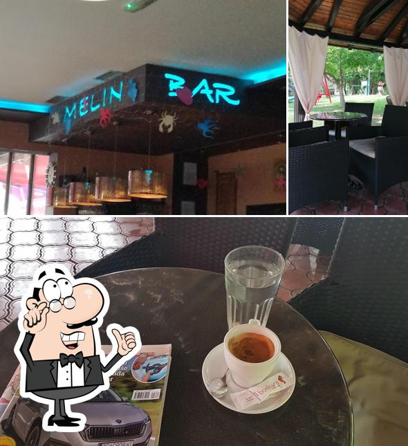 Dai un'occhiata agli interni di Melin bar