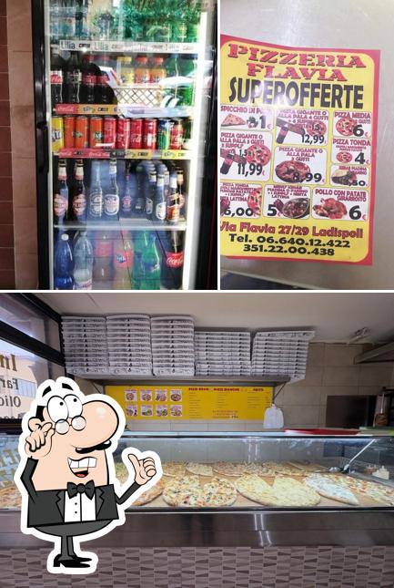 Dai un'occhiata agli interni di PIZZERIA FLAVIA