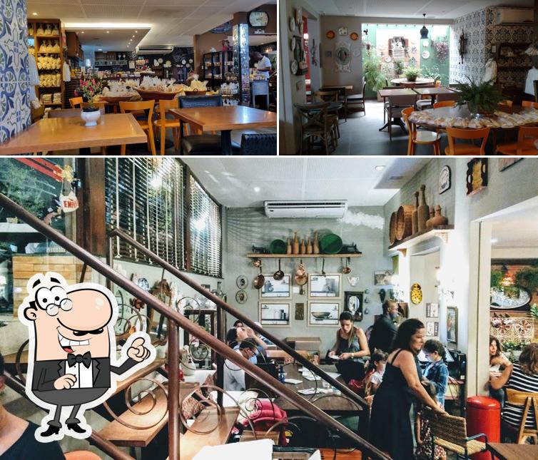 O interior do Solange Café