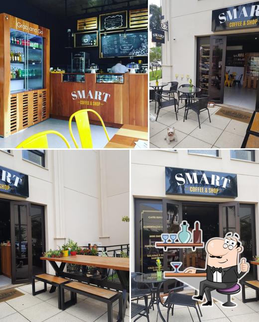 O interior do Smart Coffee & Shop