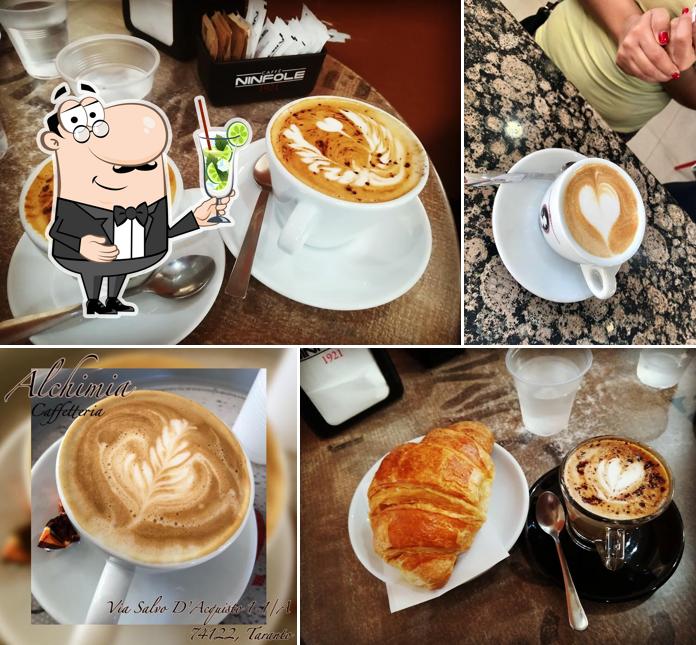 Goditi un drink a ALCHIMIA CAFFETTERIA da Sara