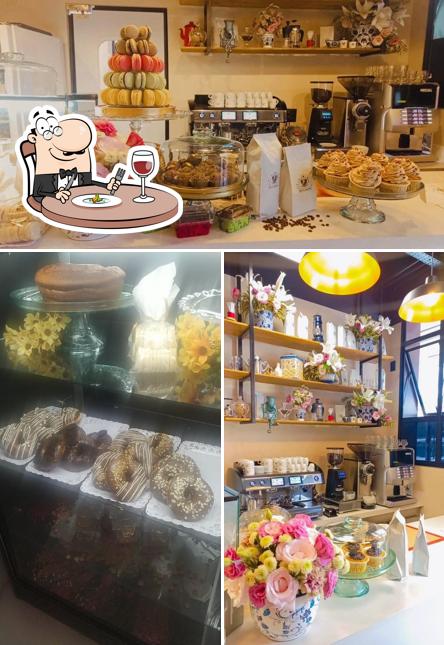 Comida em Cafeteria do Carmo