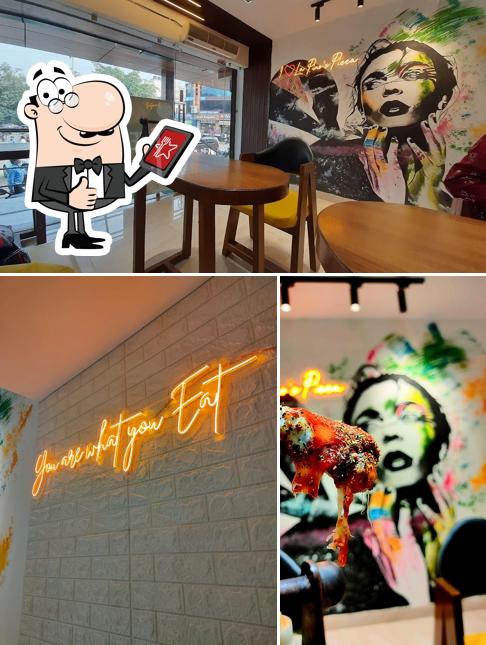 Look at this photo of La Pino'z Pizza - Sakchi, Jamshedpur