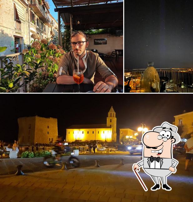 Tra le diverse cose da Bar Meeting si possono trovare la esterno e bevanda