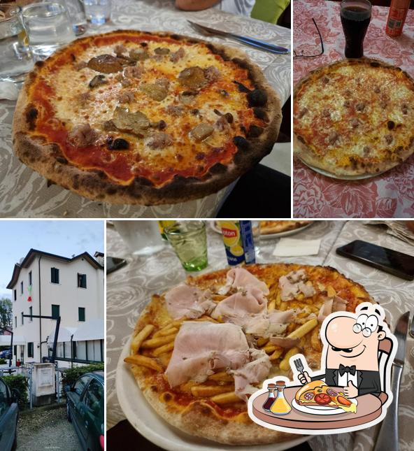 A Pizzeria Ristorante alle Acque, puoi ordinare una bella pizza