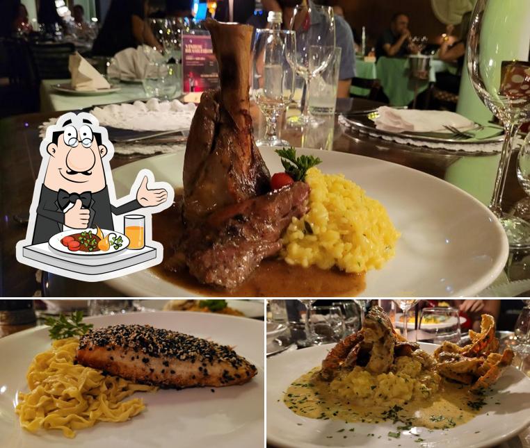 Costeletas de porco em Caravaggio Cucina & Vino