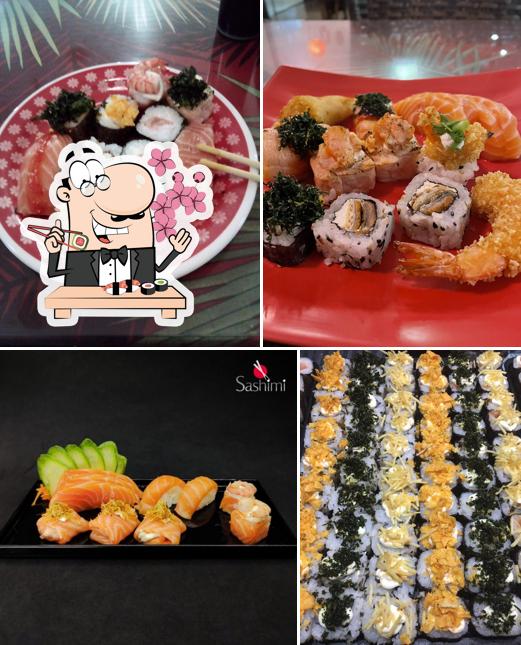 Rolos de sushi são disponibilizados no Sashimi Restaurante - Sushi e comida Japonesa