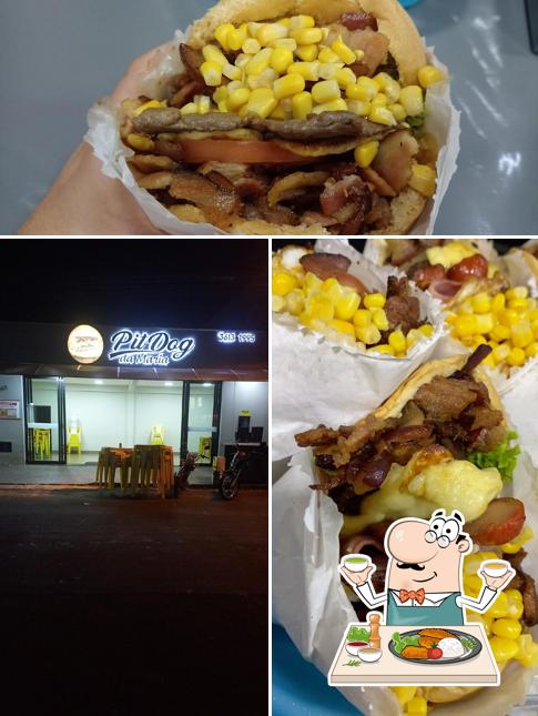 A comida e exterior do restaurante