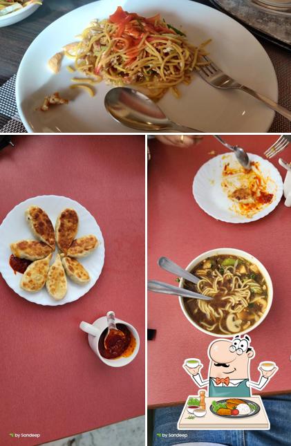 Meals at Norjin Vegetarian Restaurant༼ནོར་སྦྱིན་ཤ་མེད་ཟ་ཁང་།༽