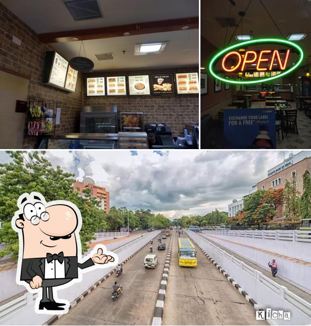 The photo of Subway Central square mall Cochin’s interior and exterior