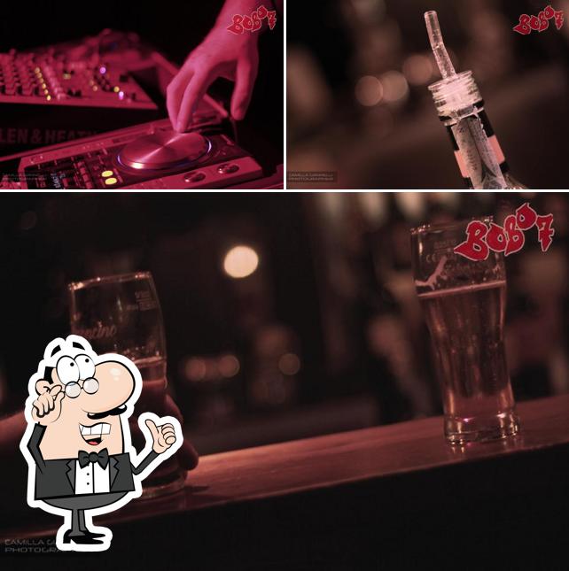 Questa è la immagine che presenta la interni e cibo di 3Bobo Sette Disco-piscina