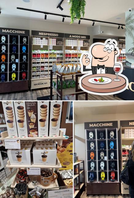 Guarda la foto che presenta la cibo e interni di AROMATICAFÈ Cialde & Capsule caffè a Bari