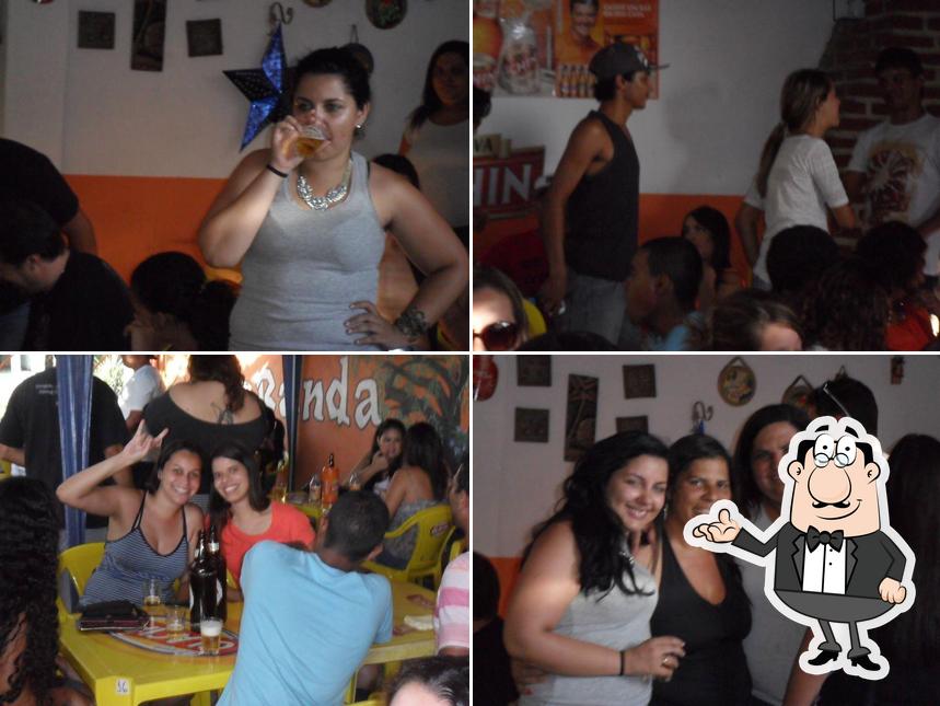 A Bar Jacaranda se destaca pelo interior e balcão de bar