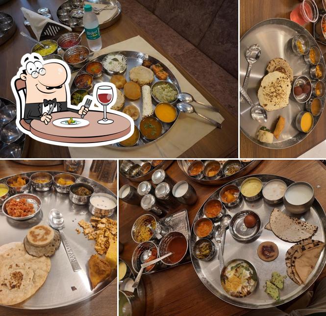 Food at Akshardham Gujarati Thali