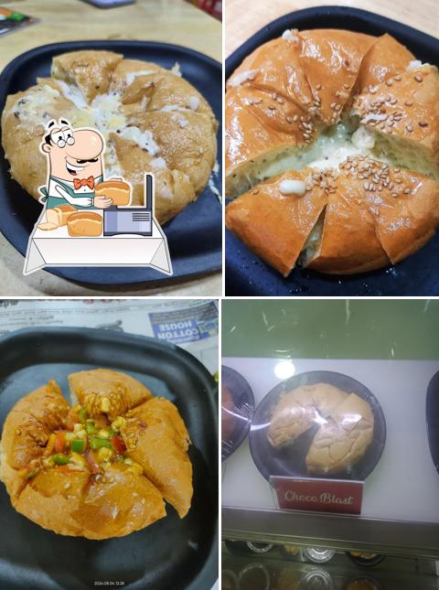 Garlic bread at T KAAR Tea Cafe, KK Nagar