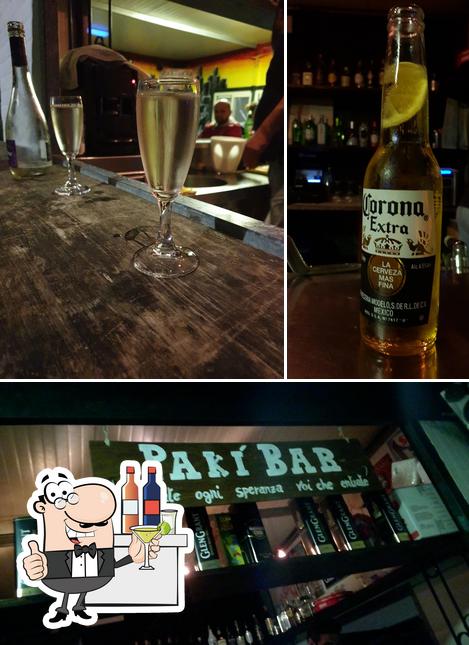 La immagine della bancone da bar e birra di Pakì