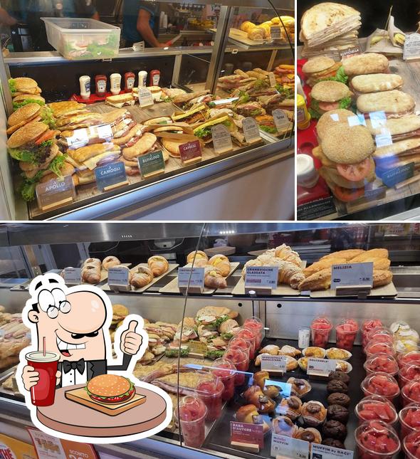 Prova un hamburger a Autogrill Foglia Ovest