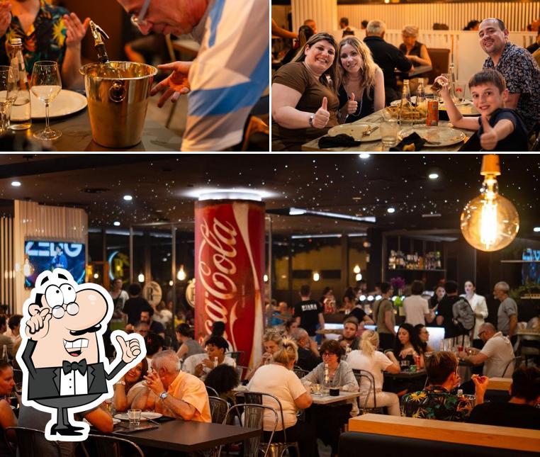 Dai un'occhiata agli interni di Pizza Revolution