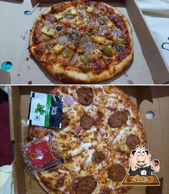 Order pizza at Skylight's Pizza