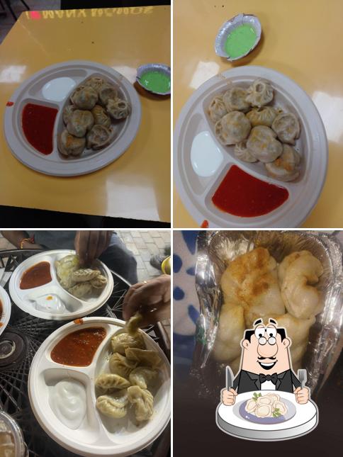 Dumplings at ManyMomos