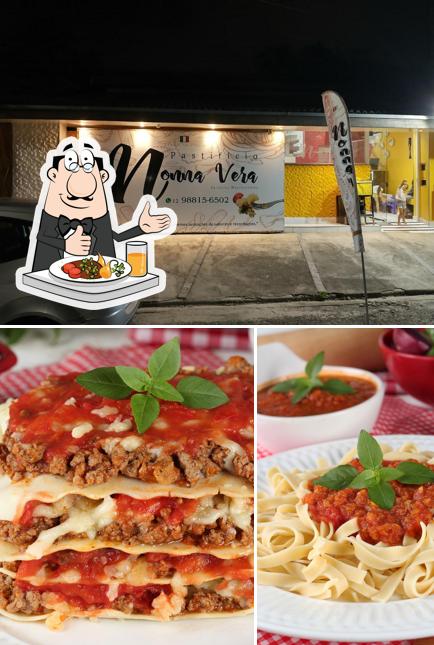 A comida e exterior do restaurante