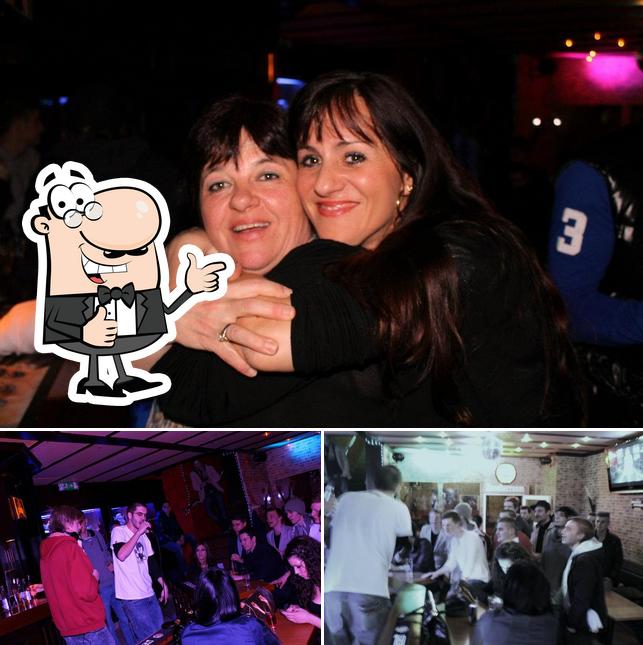 Guarda la foto di Dinos Bar