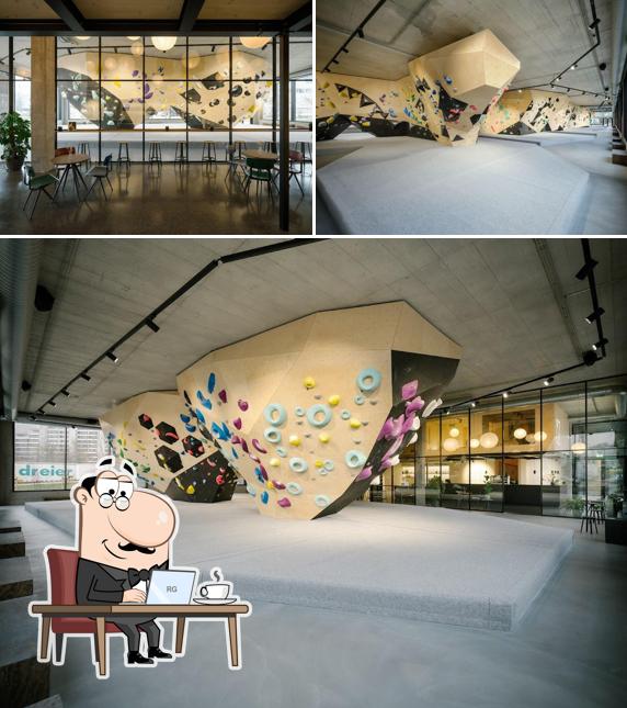 Gli interni di Kraftreaktor Aarau - Bouldern & Café