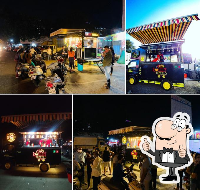 Rollin Wheels Food Truck