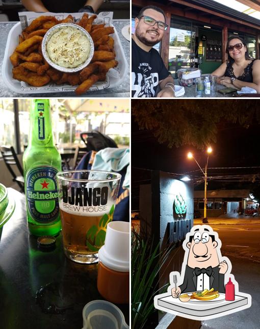 Prove cbatatas fritas francesas no Django Brew House Bar