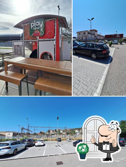 Guarda gli esterni di McDonald's Trieste Via Flavia