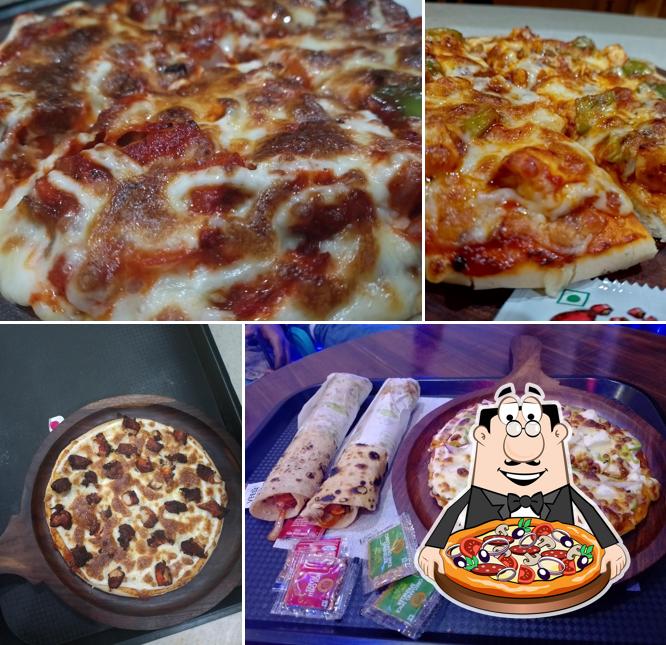 Try out pizza at Smiley cafe
