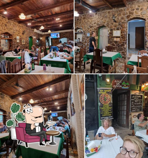 Veja imagens do interior do Restaurante Adega Farol dos Castelhanos